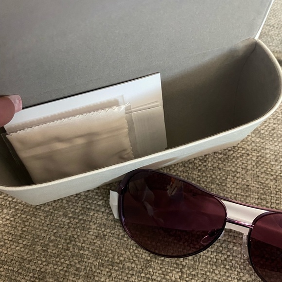 💕NWT Michael Kors Aviator sunglasses💕 - Picture 5 of 7